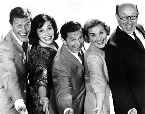  The Dick Van Dyke Show Um Delírio Hilário Sobre a Vida de um Escritor de Comédia em Nova York!